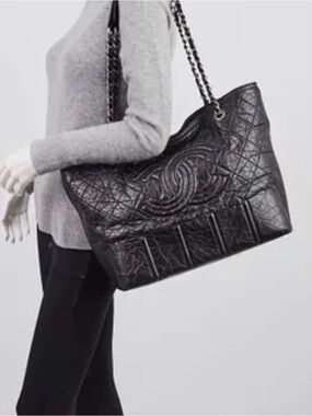 Chanel : Shopping In Moscow Tote 🖤